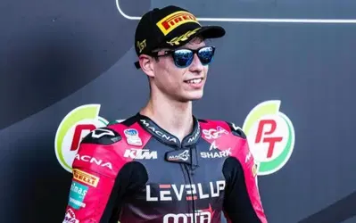 MotoGP 2025. GP del Qatar. Moto3, incidente per Matteo Bertelle: fratturati tibia e omero, salter&agrave; la gara
