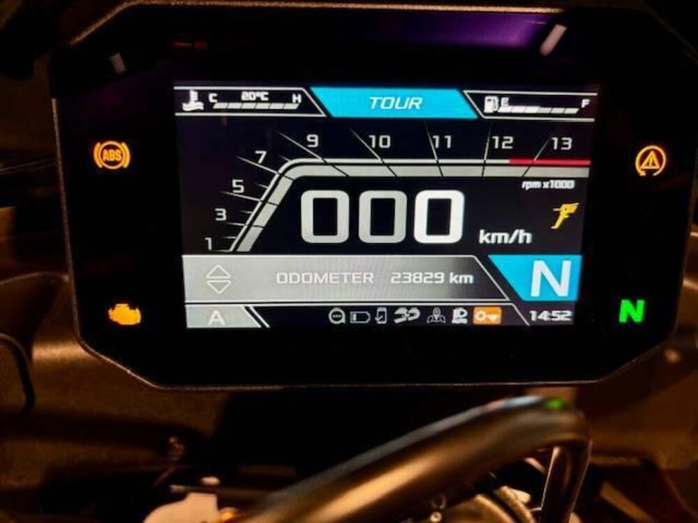 Aprilia Tuono V4 Factory (2021 - 24) (5)