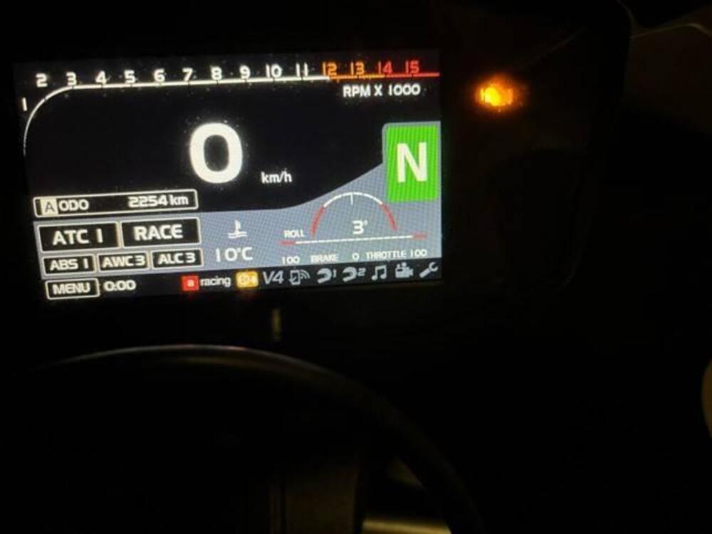 Aprilia RSV4 RF (2017 - 19) (4)