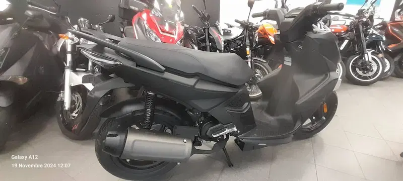 Kymco Super 8 50 R (2022 - 26) (3)