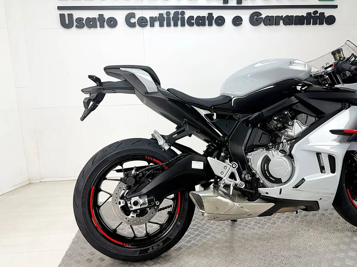 CFMOTO 675SR-R (2025 - 26) (7)