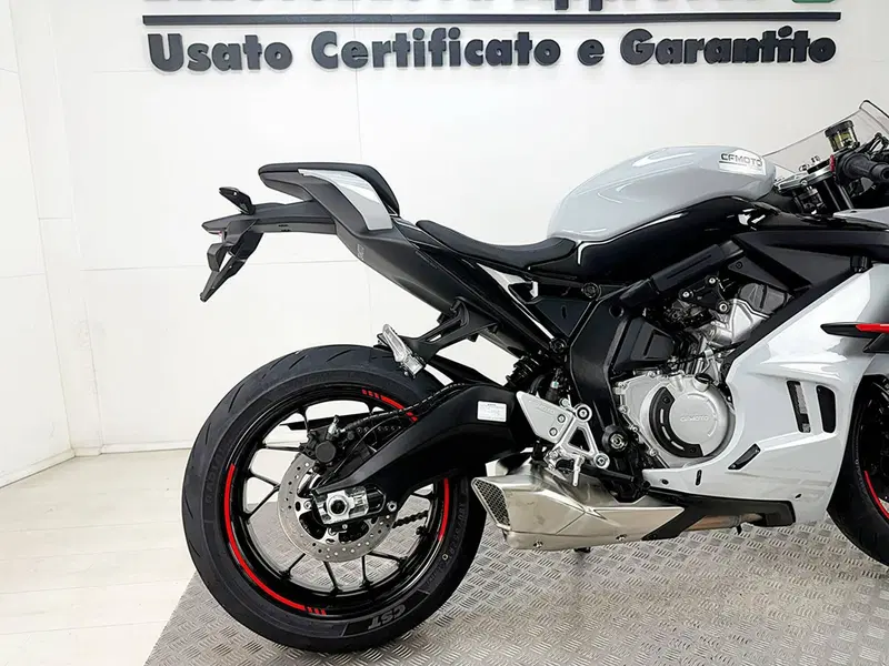 CFMOTO 675SR-R (2025 - 26) (7)