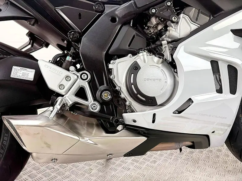 CFMOTO 675SR-R (2025 - 26) (8)