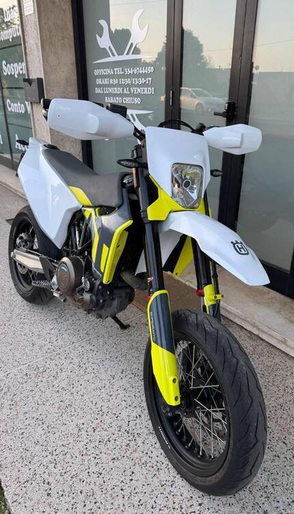 Husqvarna 701 Supermoto (2021) (2)