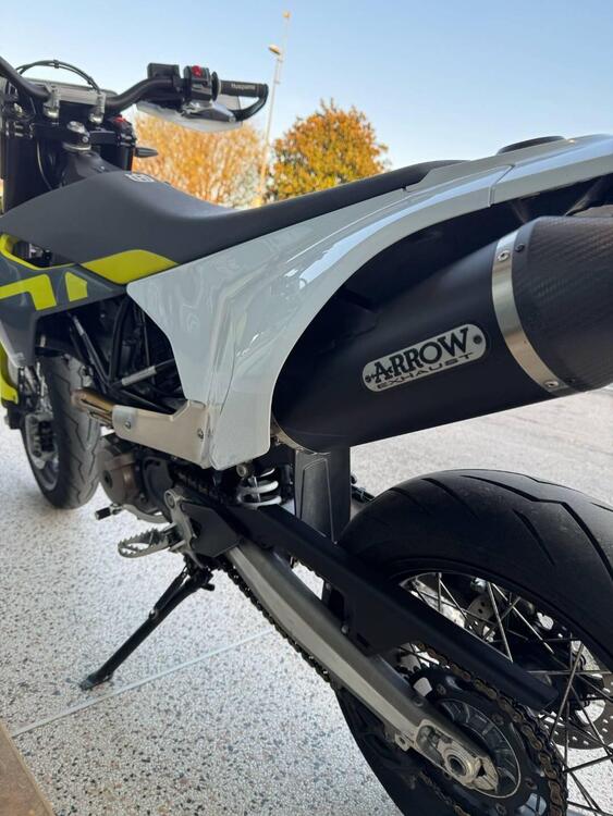 Husqvarna 701 Supermoto (2021) (3)