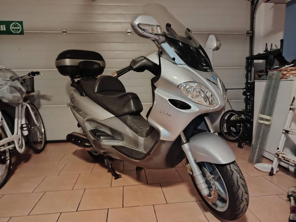 Piaggio X9 500 Evolution (3)