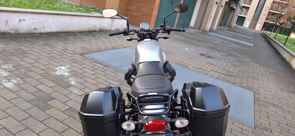 Moto Guzzi V7 III Rough (2018 - 20)