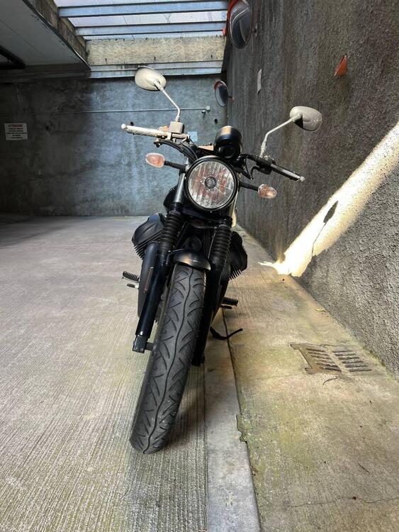 Moto Guzzi V7 III Stone (2017 - 20) (2)
