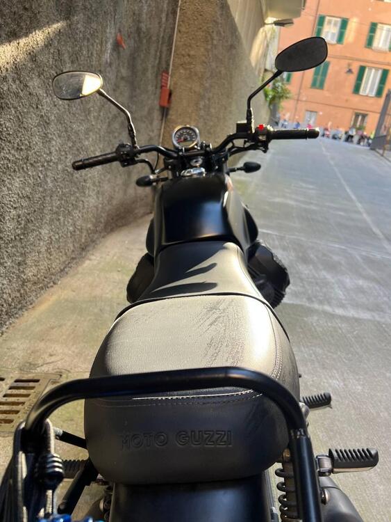 Moto Guzzi V7 III Stone (2017 - 20) (4)