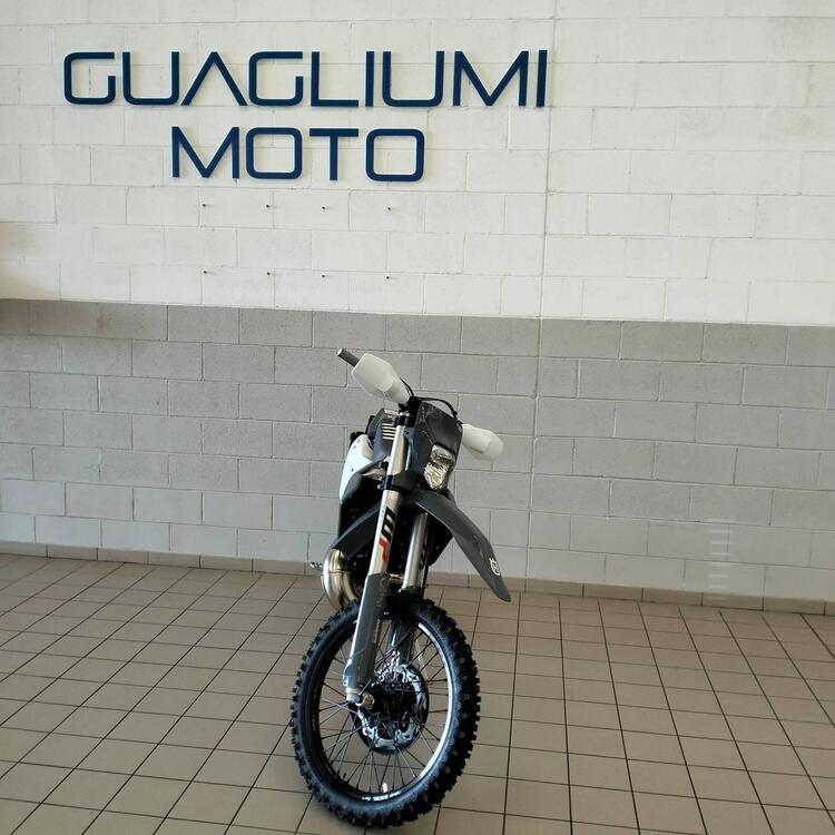 Husqvarna TE 300 (2024) (3)