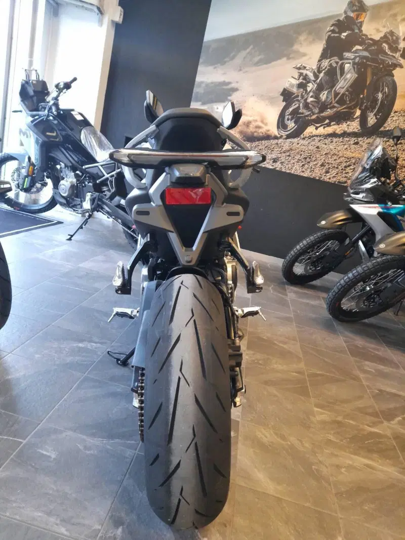 CFMOTO 675SR-R (2025 - 26) (4)