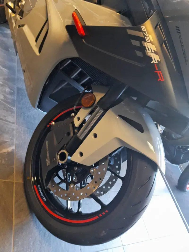 CFMOTO 675SR-R (2025 - 26) (3)