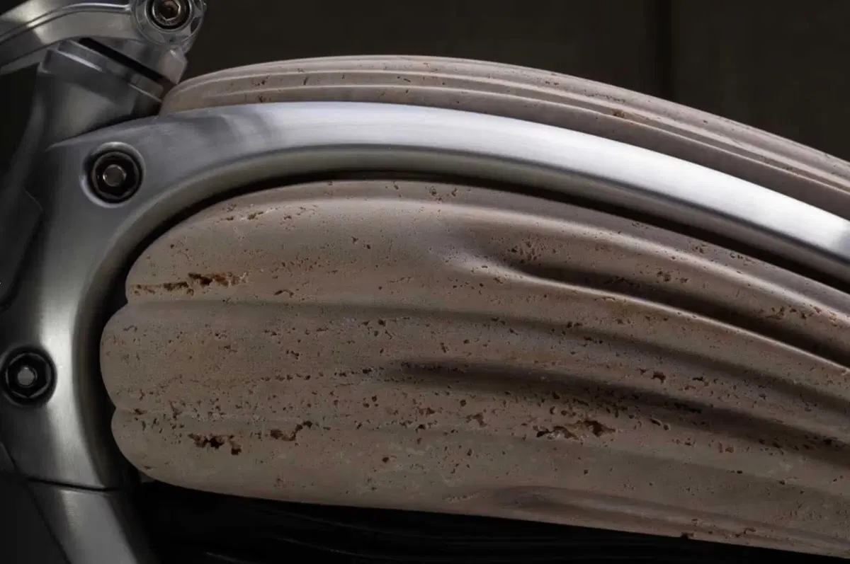 Motototem, l’art bike che unisce tradizione e futuro alla Milano Design Week [GALLERY] (8)