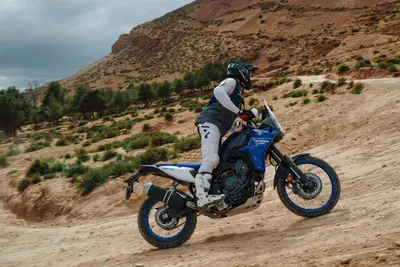 Yamaha T&eacute;n&eacute;r&eacute; 700 2025: il nostro test nel deserto del Marocco. Standard o Rally!? [GALLERY]