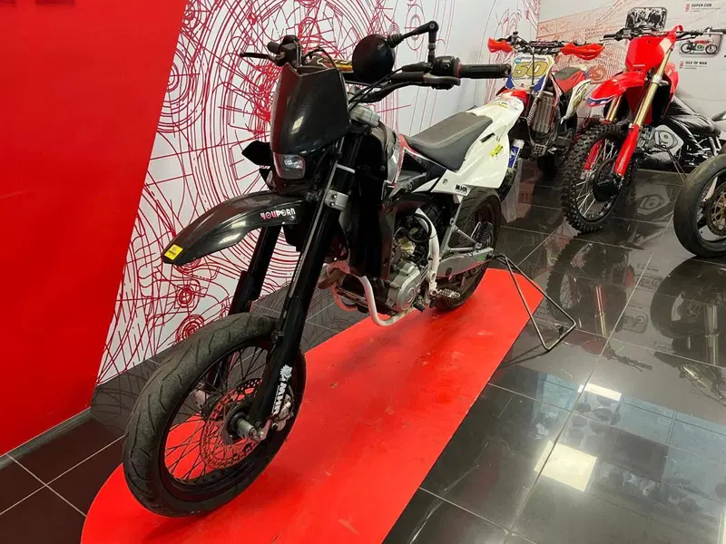 Husqvarna SM 125 (2010 - 12) (2)