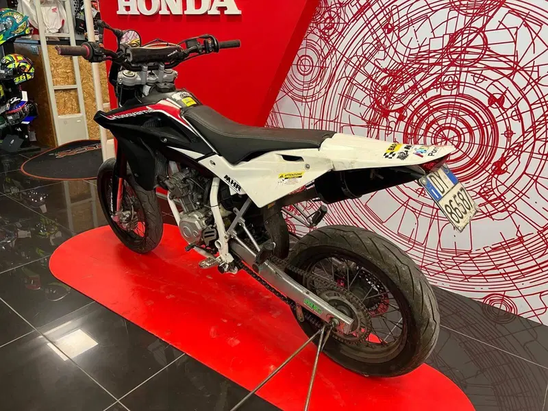 Husqvarna SM 125 (2010 - 12) (3)
