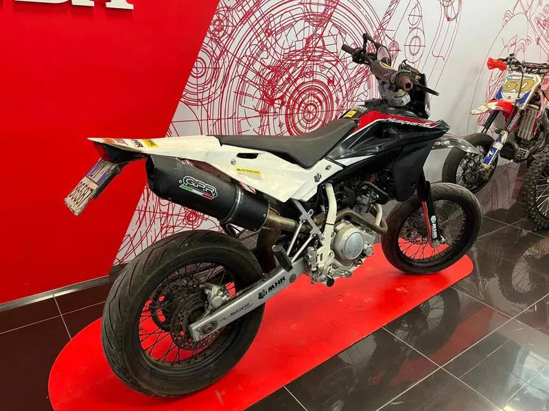 Husqvarna SM 125 (2010 - 12) (5)
