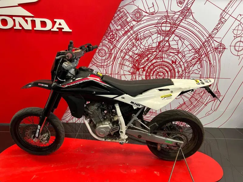 Husqvarna SM 125 (2010 - 12) (6)