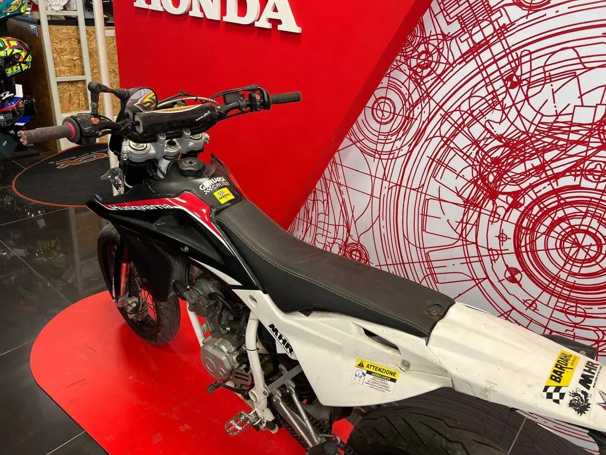 Husqvarna SM 125 (2010 - 12) (7)