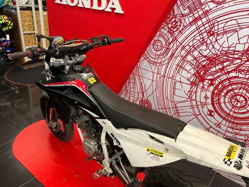 Husqvarna SM 125 (2010 - 12) (7)