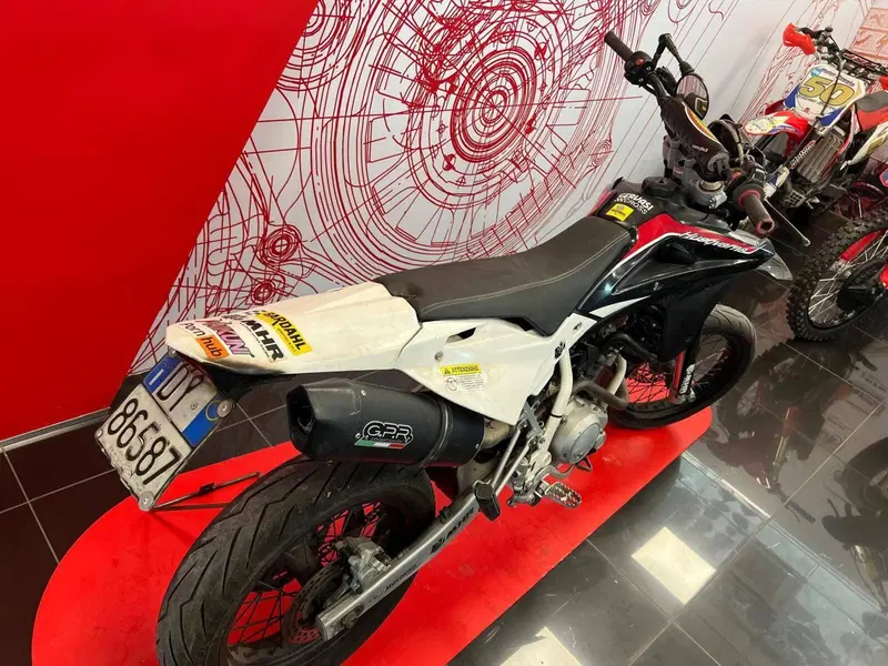 Husqvarna SM 125 (2010 - 12) (8)