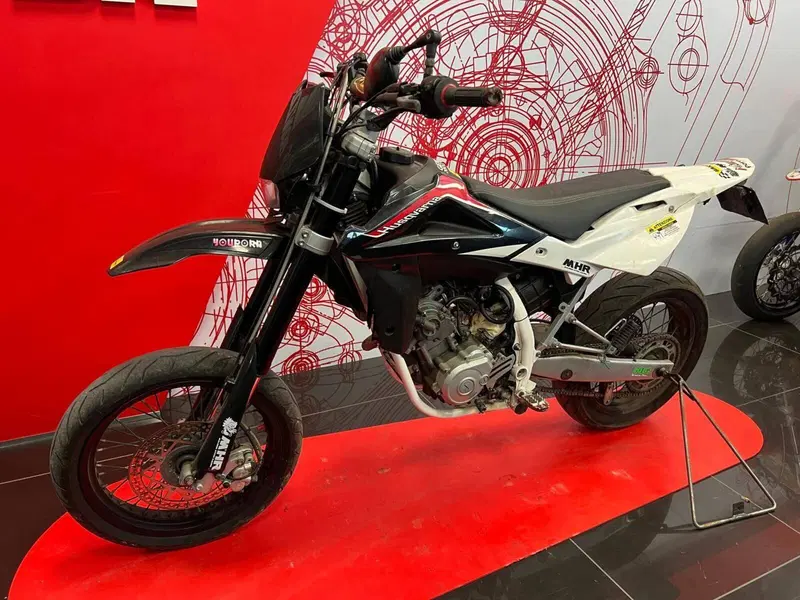 Husqvarna SM 125 (2010 - 12) (9)