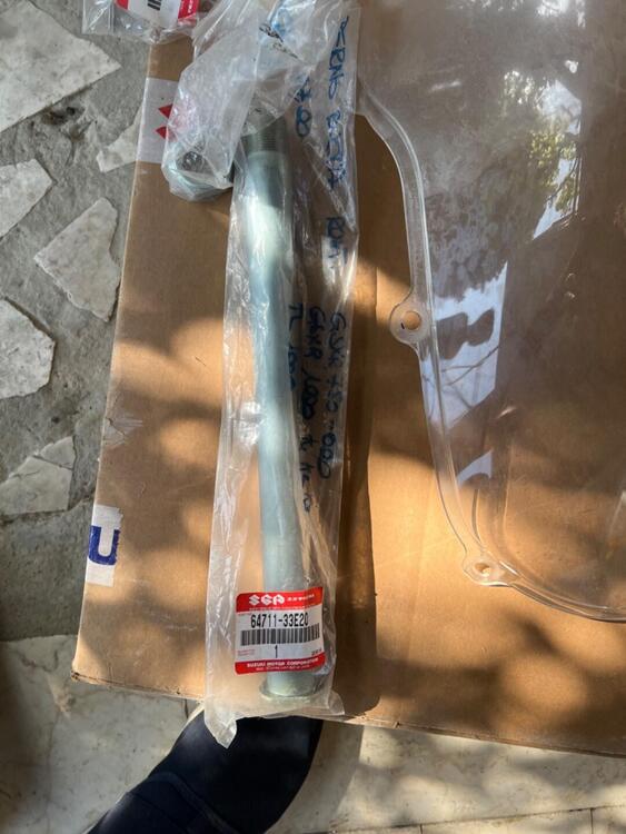 Perno ruota posteriore GSX-R 1000 anno 2000-02 Suzuki (2)