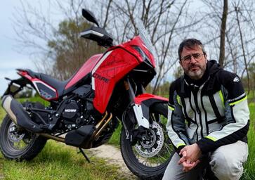 Cresce il motore, non il resto: scelta giusta? Abbiamo guidato la nuova X-CAPE 700 di Moto Morini