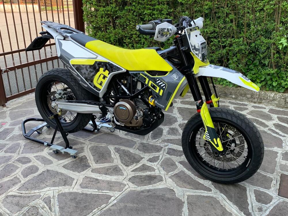 Husqvarna 701 Supermoto (2021)