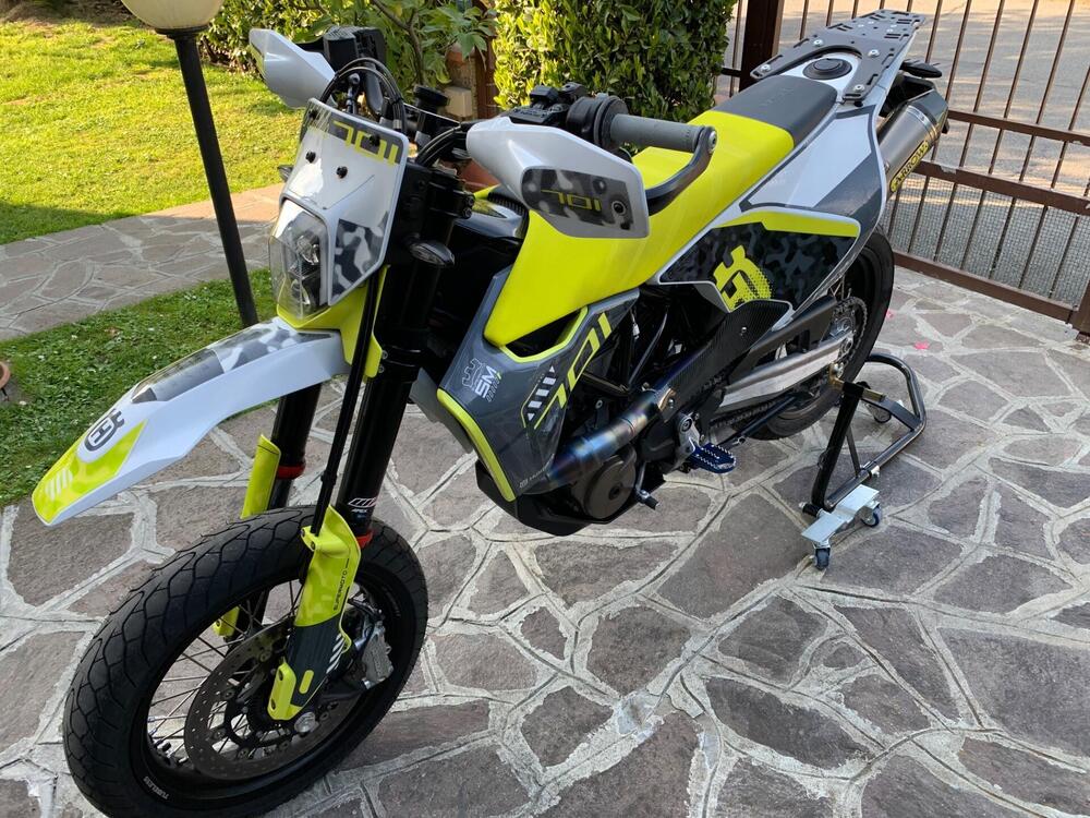Husqvarna 701 Supermoto (2021) (3)