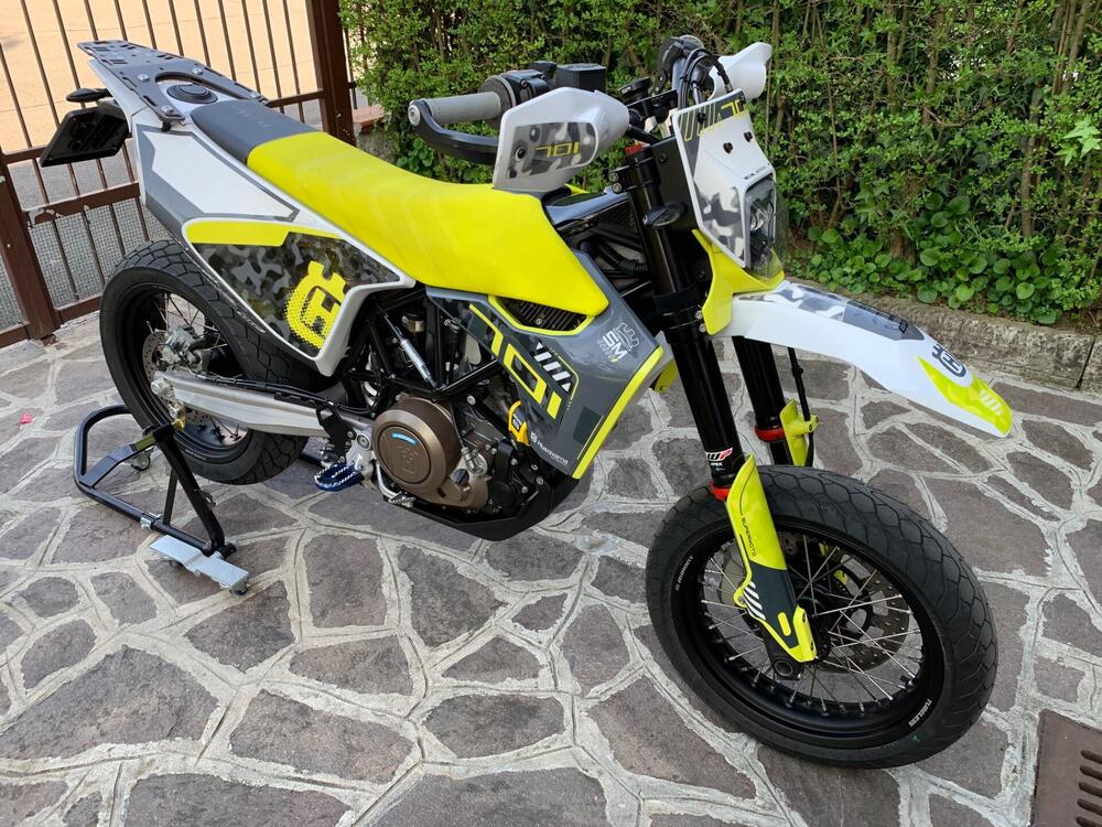 Husqvarna 701 Supermoto (2021) (4)