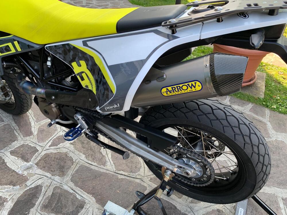 Husqvarna 701 Supermoto (2021) (5)