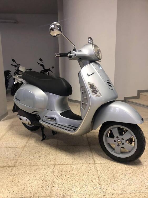 Vespa Granturismo 200 L (2)