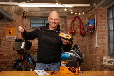 Caricabatterie e mantenitore Beta 1498H/4A: la recensione completa [VIDEO]