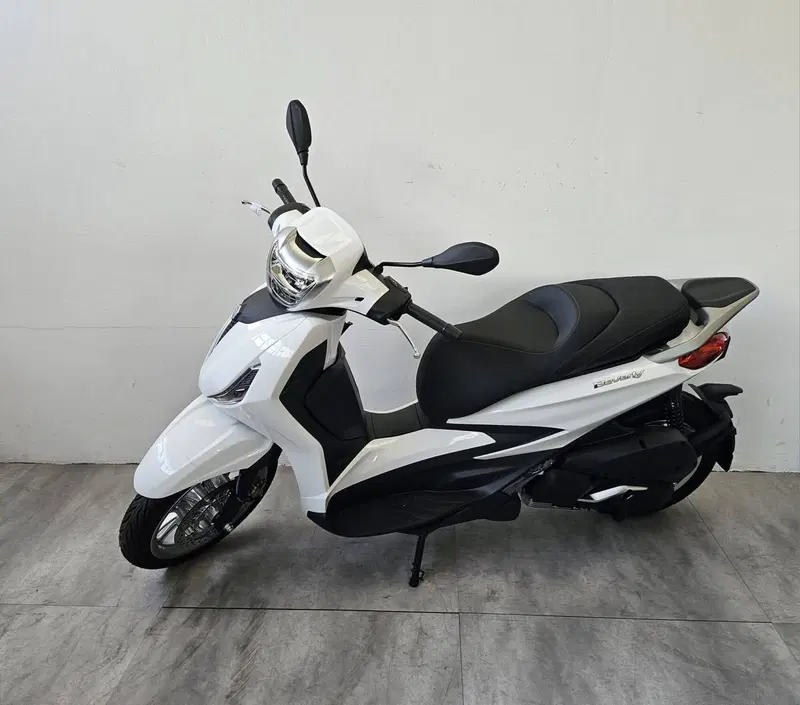 Piaggio Beverly 310 (2025 - 26) (2)