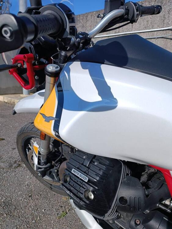 Moto Guzzi V85 TT (2019 - 20) (4)