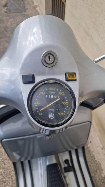 Piaggio Vespa P200E (3)