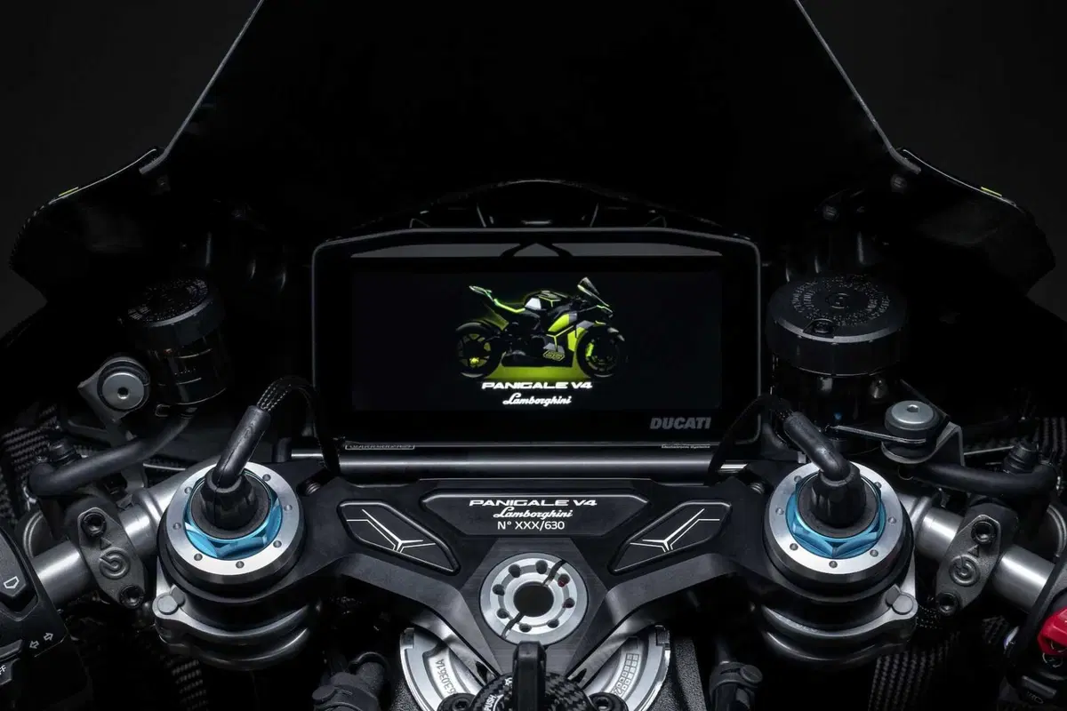 Ducati e Lamborghini: tra design e performance (7)