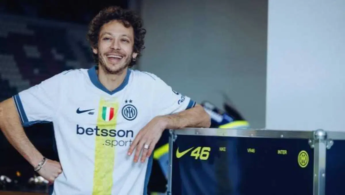 L'Inter celebra Valentino Rossi: ecco la maglietta speciale che verrà indossata nella partita contro il Cagliari [VIDEO E GALLERY] (6)