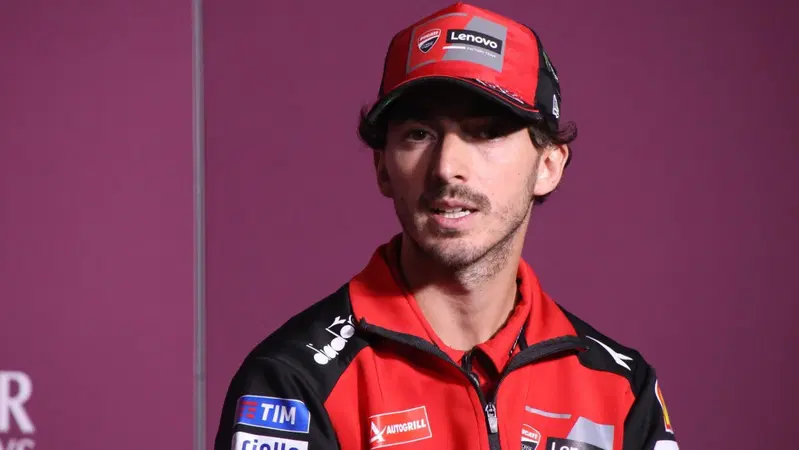 MotoGP 2025. GP del Qatar. Pecco Bagnaia: "La pista &egrave; sporca, ma migliorer&agrave;. Mi aspetto Alex e Marc Marquez competitivi, Jorge Martin deve adattarsi" 