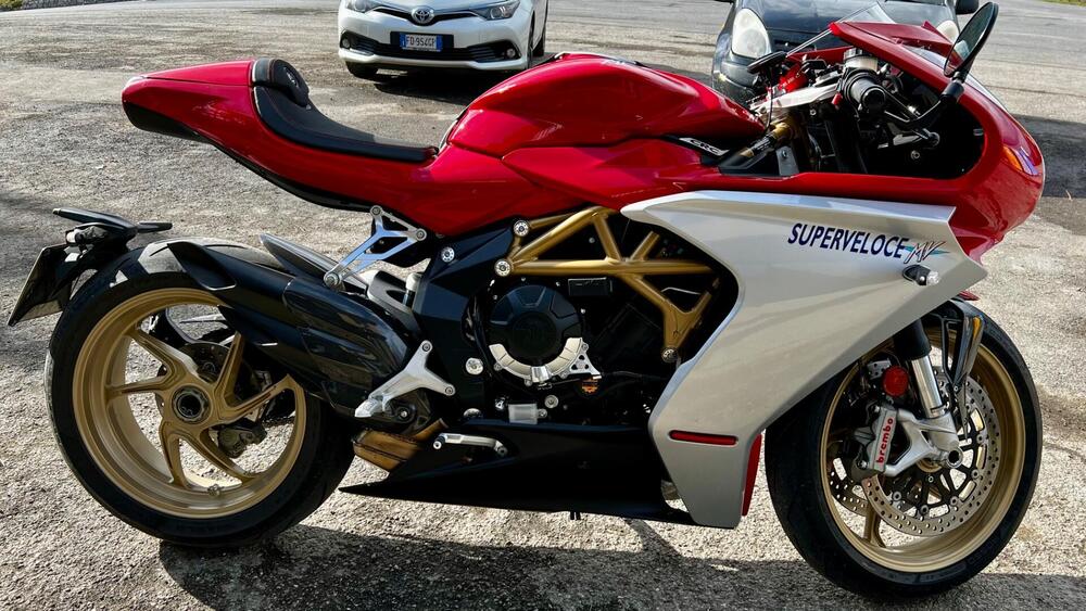 MV Agusta Superveloce 800 (2021 - 25) (3)