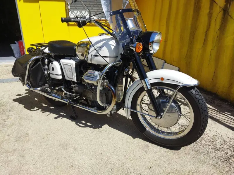 Moto Guzzi V7 (2)