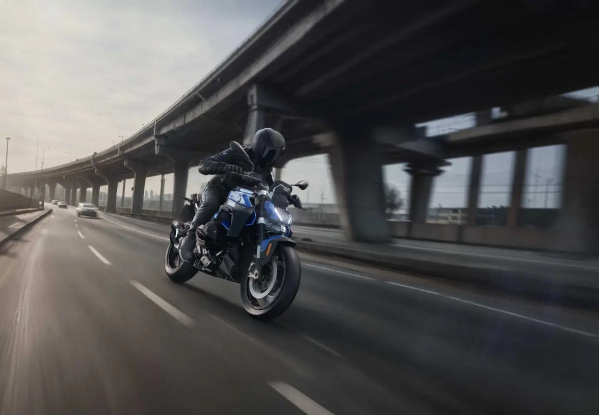BMW R 1300 R: foto e scheda tecnica. Svelata la nuova maxi naked, ecco come cambia [VIDEO E GALLERY] (5)