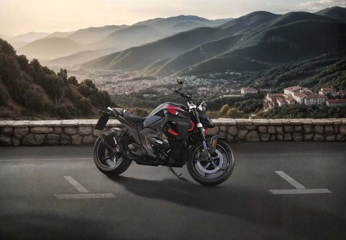 BMW R 1300 R: foto e scheda tecnica. Svelata la nuova maxi naked, ecco come cambia [VIDEO E GALLERY] (7)