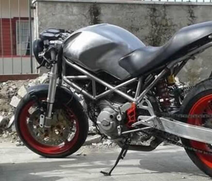 Serbatoio in metallo ducati monster 
