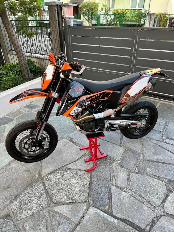 KTM 690 SMC (2008- 11) (2)