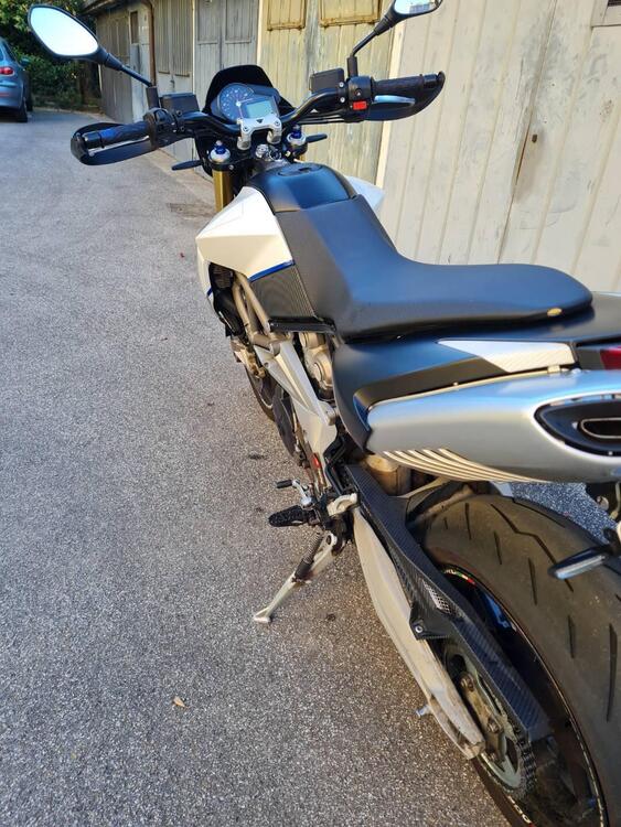 Aprilia Dorsoduro 750 (2009 - 14) (4)