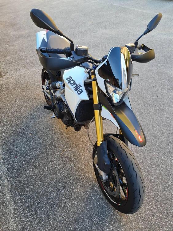 Aprilia Dorsoduro 750 (2009 - 14) (2)