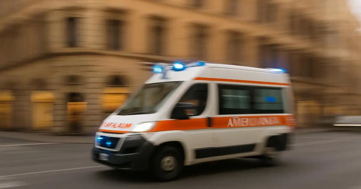 Roma, incidente sulla Pontina: agente motociclista della Polizia locale investito in pieno da un suv
