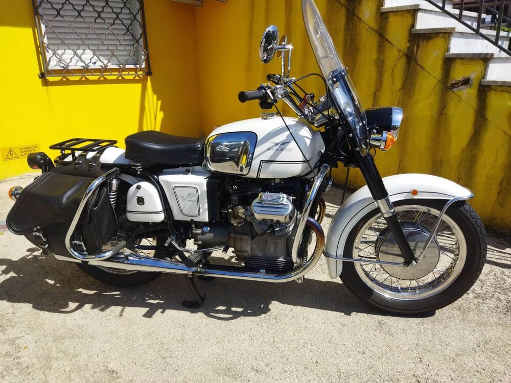 Moto Guzzi V7 700cc